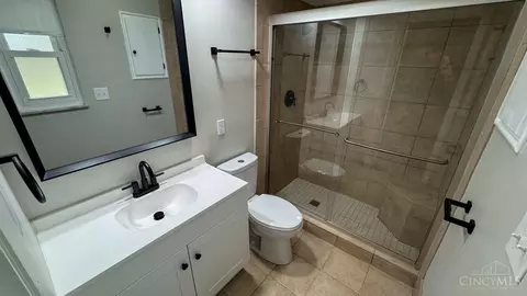 Bath - 9651 Beech Dr, Cincinnati, OH 45231 photo 3 of 6