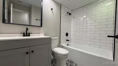 Bath - 9651 Beech Dr, Cincinnati, OH 45231 photo 5 of 6
