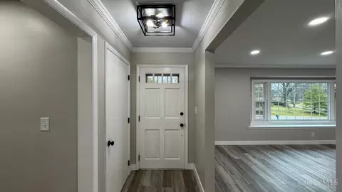 Entry Way - 9651 Beech Dr, Cincinnati, OH 45231 photo 1 of 2