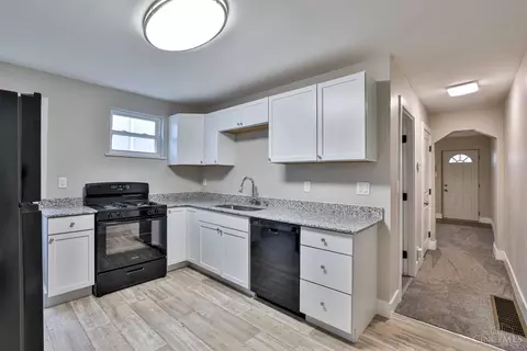 Kitchen - 103 Illinois, Reading, OH 45215 photo 4 of 4