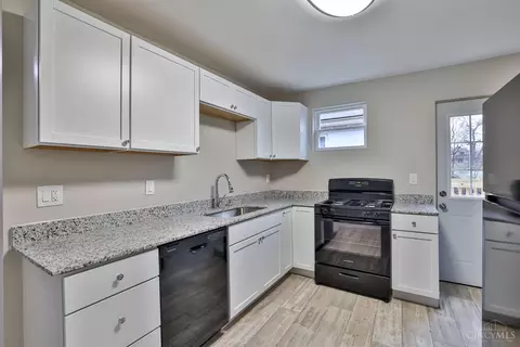 Kitchen - 103 Illinois, Reading, OH 45215 photo 2 of 4