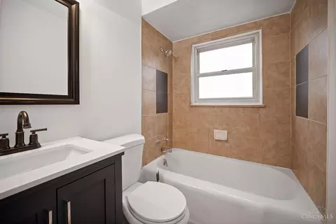 Bath - 1720 Norcol Ln, Cincinnati, OH 45231 photo 2 of 3