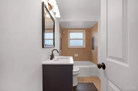 Bath - 1720 Norcol Ln, Cincinnati, OH 45231 photo 1 of 3