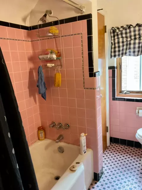 Bath - 457 Kitty, Cincinnati, OH 45238 photo 7 of 9