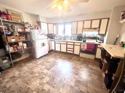 Kitchen - 457 Kitty, Cincinnati, OH 45238 photo 1 of 4