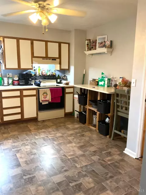 Kitchen - 457 Kitty, Cincinnati, OH 45238 photo 2 of 4