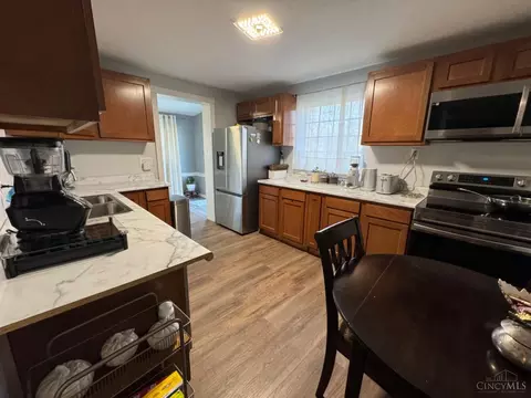 11070 Oak Ave, Blue Ash, OH 45242 photo 7