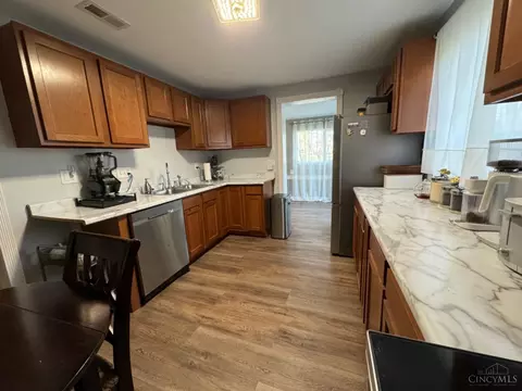 11070 Oak Ave, Blue Ash, OH 45242 photo 6