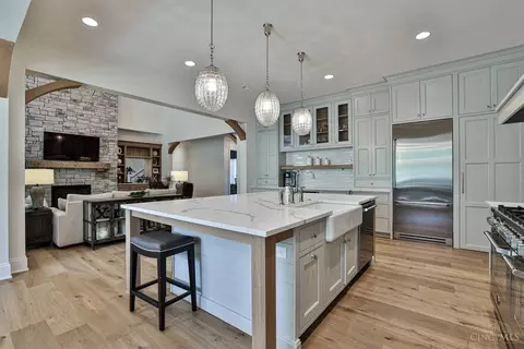 Kitchen - 464 Stags Run, Cincinnati, OH 45255 photo 5 of 8