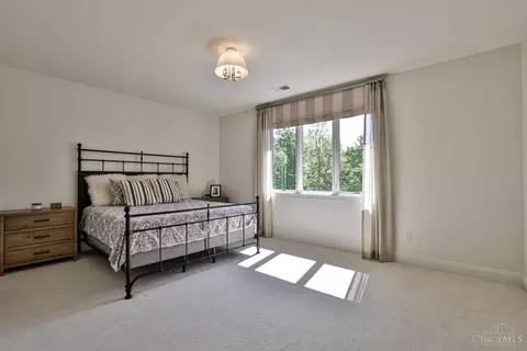 Bedroom - 464 Stags Run, Cincinnati, OH 45255 photo 3 of 6