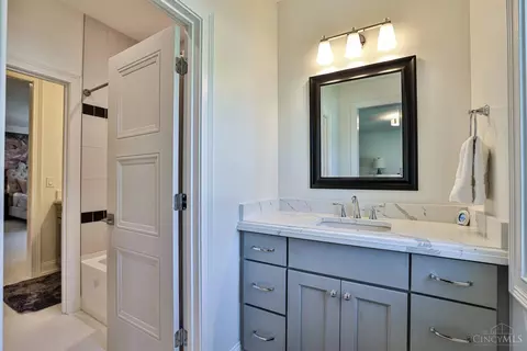 Bath - 464 Stags Run, Cincinnati, OH 45255 photo 5 of 8