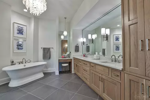 Bath - 464 Stags Run, Cincinnati, OH 45255 photo 1 of 8