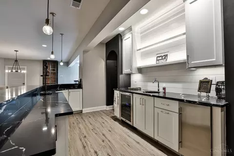 Kitchen - 464 Stags Run, Cincinnati, OH 45255 photo 7 of 8