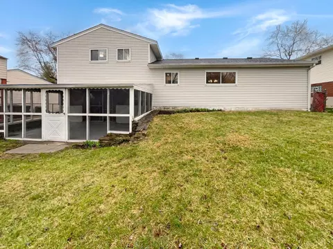 Exterior - 9627 Trafford Ct, Cincinnati, OH 45231 photo 3 of 4