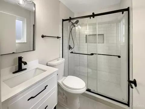 Bath - 9627 Trafford Ct, Cincinnati, OH 45231 photo 2 of 4