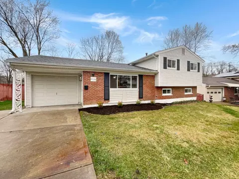 Exterior - 9627 Trafford Ct, Cincinnati, OH 45231 photo 2 of 4