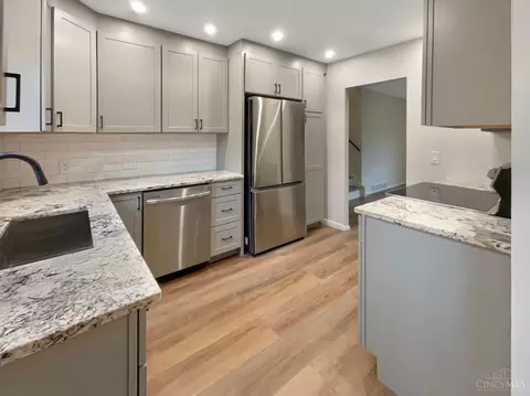 Kitchen - 9627 Trafford Ct, Cincinnati, OH 45231 photo 2 of 4