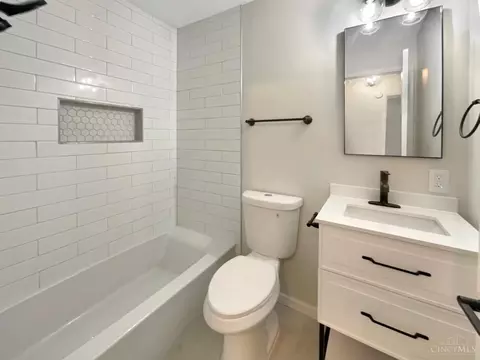 Bath - 9627 Trafford Ct, Cincinnati, OH 45231 photo 1 of 4