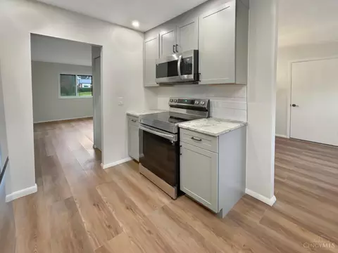 Kitchen - 9627 Trafford Ct, Cincinnati, OH 45231 photo 4 of 4