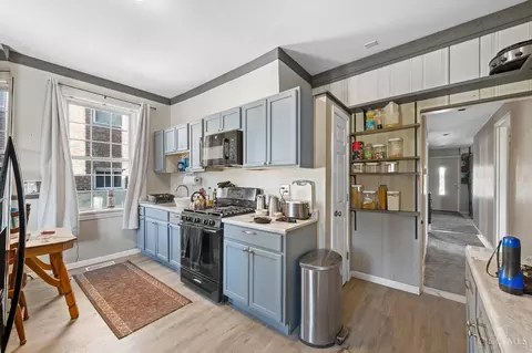 Kitchen - 1043 Beech, Cincinnati, OH 45205 photo 2 of 4