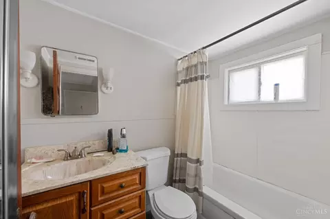 Bath - 1043 Beech, Cincinnati, OH 45205 photo 2 of 3