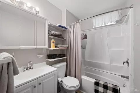 Bath - 1043 Beech, Cincinnati, OH 45205 photo 1 of 3