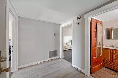 Entry Way - 1043 Beech, Cincinnati, OH 45205 photo 6 of 13