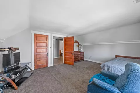 Bedroom - 1043 Beech, Cincinnati, OH 45205 photo 5 of 10