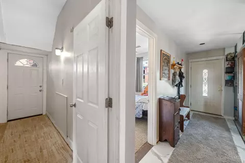 Entry Way - 1043 Beech, Cincinnati, OH 45205 photo 2 of 13