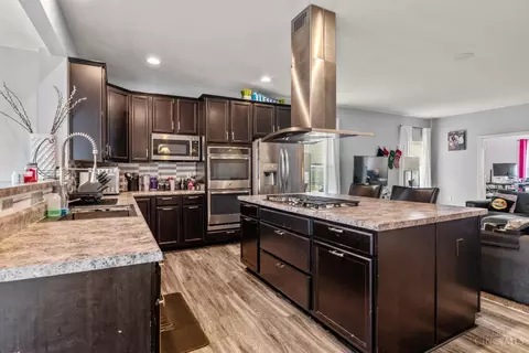Kitchen - 10143 Arnold Dr, Woodlawn, OH 45215 photo 2 of 4