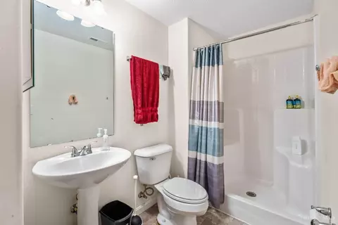Bath - 10143 Arnold Dr, Woodlawn, OH 45215 photo 5 of 5