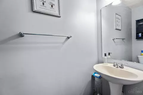Bath - 10143 Arnold Dr, Woodlawn, OH 45215 photo 4 of 5