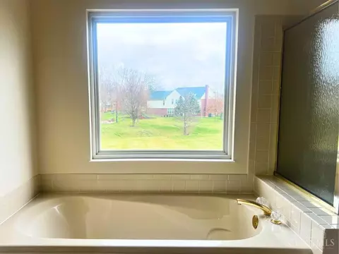 Bath - 10970 Fallstone Dr, Springdale, OH 45246 photo 3 of 4