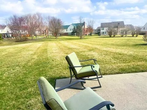 Exterior - 10970 Fallstone Dr, Springdale, OH 45246 photo 3 of 5