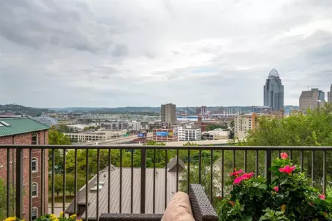 Exterior - 367 Oregon St, Cincinnati, OH 45202 photo 7 of 10