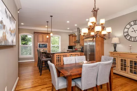 Dining - 367 Oregon St, Cincinnati, OH 45202 photo 1 of 2