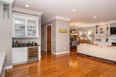 Living - 367 Oregon St, Cincinnati, OH 45202 photo 5 of 7