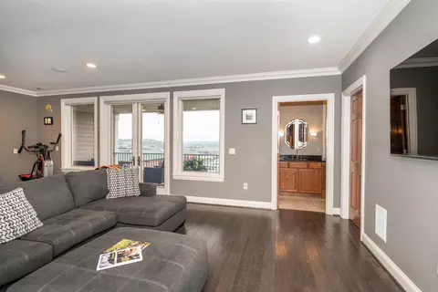 Living - 367 Oregon St, Cincinnati, OH 45202 photo 7 of 7