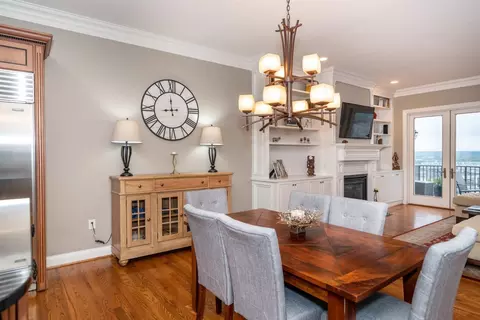 Dining - 367 Oregon St, Cincinnati, OH 45202 photo 2 of 2