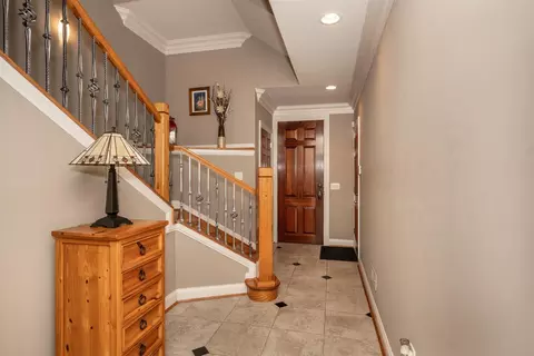 Entry Way - 367 Oregon St, Cincinnati, OH 45202 photo 2 of 3