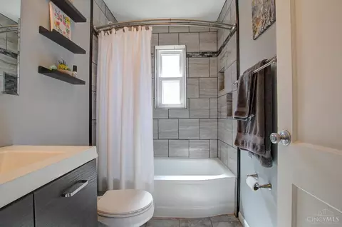 Bath - 5015 Willnet Dr, Cincinnati, OH 45238 photo 2 of 3
