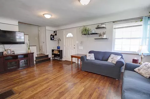 Living - 5015 Willnet Dr, Cincinnati, OH 45238 photo 2 of 3