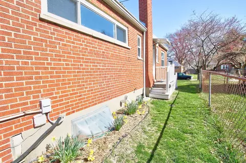Exterior - 5015 Willnet Dr, Cincinnati, OH 45238 photo 7 of 8