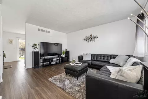 Living - 1585 Forester Dr, Cincinnati, OH 45240 photo 3 of 4