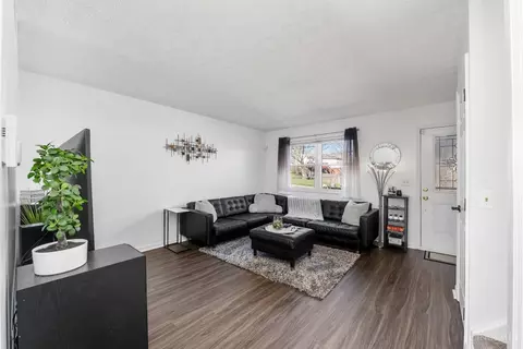 Living - 1585 Forester Dr, Cincinnati, OH 45240 photo 1 of 4