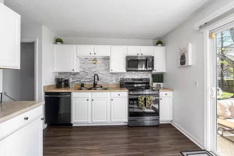 Kitchen - 1585 Forester Dr, Cincinnati, OH 45240 photo 2 of 3