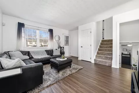 Living - 1585 Forester Dr, Cincinnati, OH 45240 photo 2 of 4