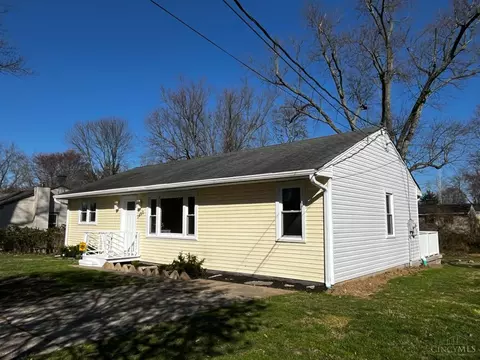 3492 Virginia Dr, Amelia, OH 45102