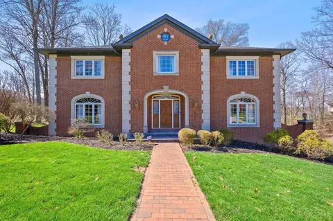 2091 Beech Grove Dr, Cincinnati, OH 45233