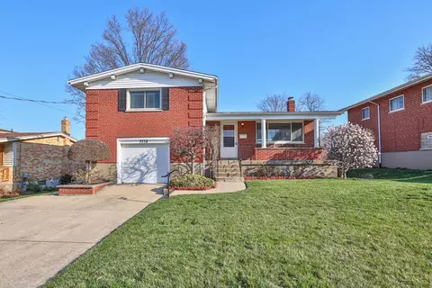 5738 Woodhaven Dr, Cincinnati, OH 45248